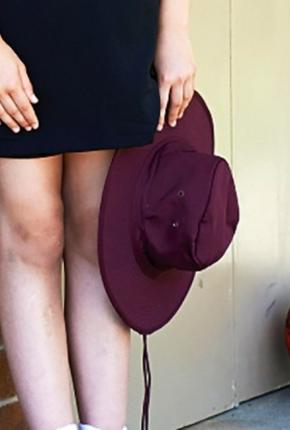 WIDE BRIM HAT WITH TOGGLE